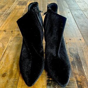 OLD NAVY BLACK SUEDE HEELS SIZE 8 zip up